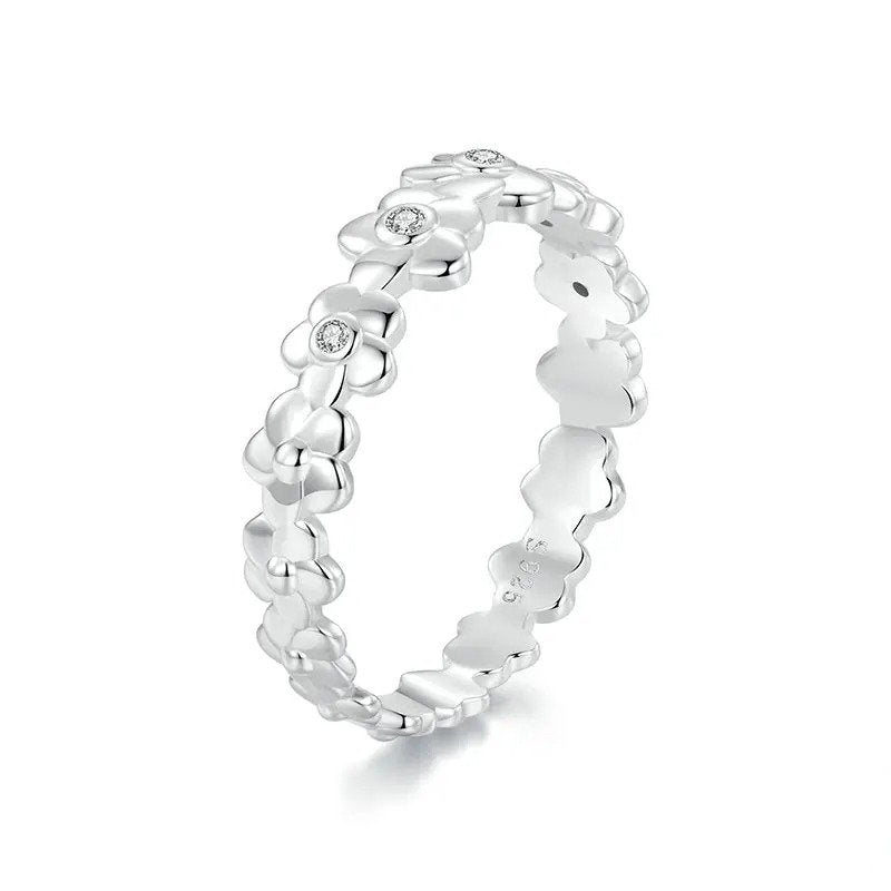 Anillo de flores con circonitas cúbicas