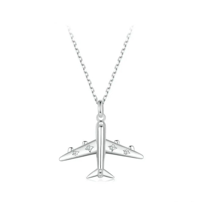 Delicado collar con colgante de avión chapado en platino