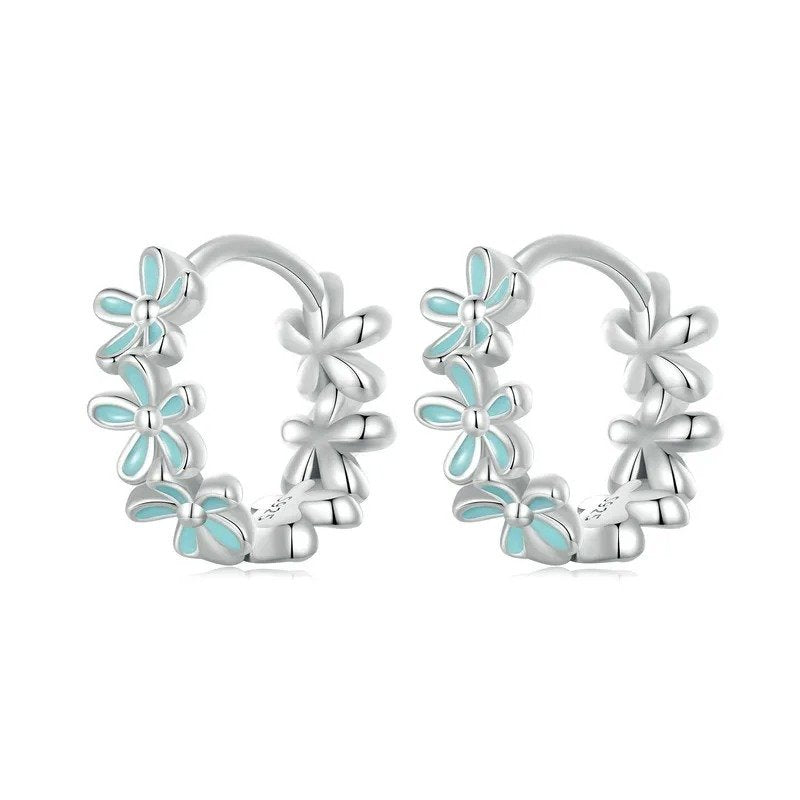 Pendientes de aro con guirnalda verde menta y hebillas de flores esmaltadas