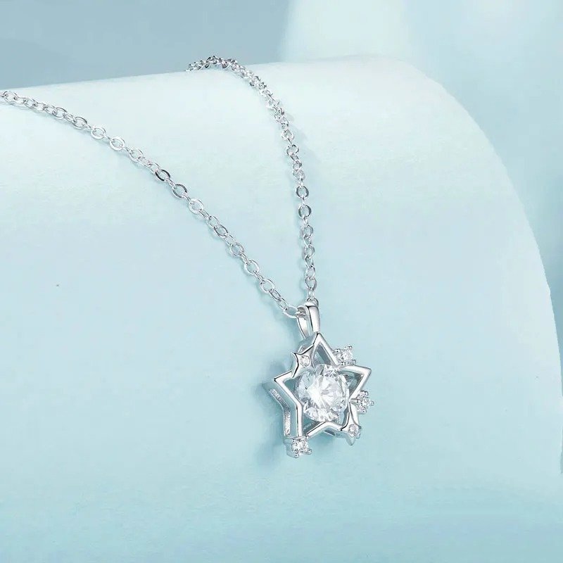Collar con colgante de estrella brillante