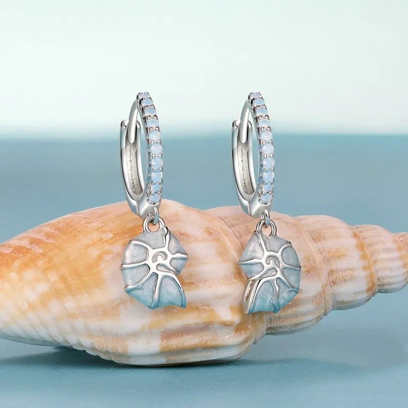 Pendientes hipoalergénicos con forma de concha azul y forma de concha