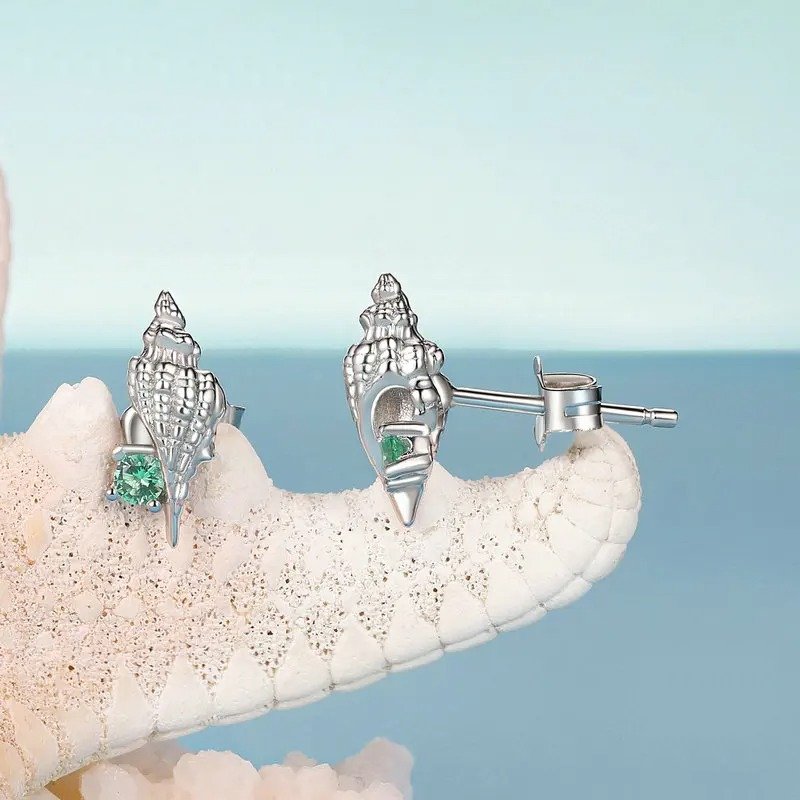 Pendientes de caracola con incrustaciones de circonita verde hipoalergénicos