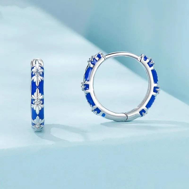 Pendientes de aro con forma de corazón de amor infinito chapados en oro blanco, ligeros y con forma de cartílago.