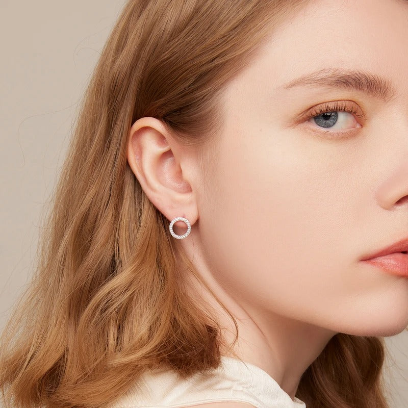 Pendientes circulares de moissanita transparentes Forever
