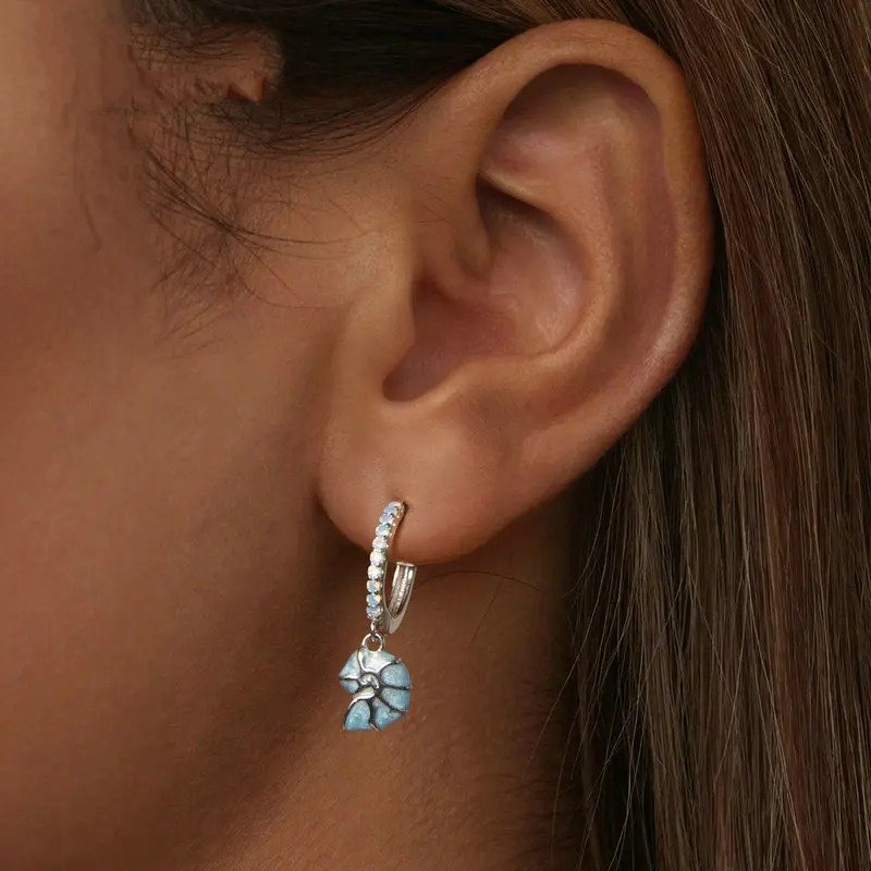 Pendientes hipoalergénicos con forma de concha azul y forma de concha