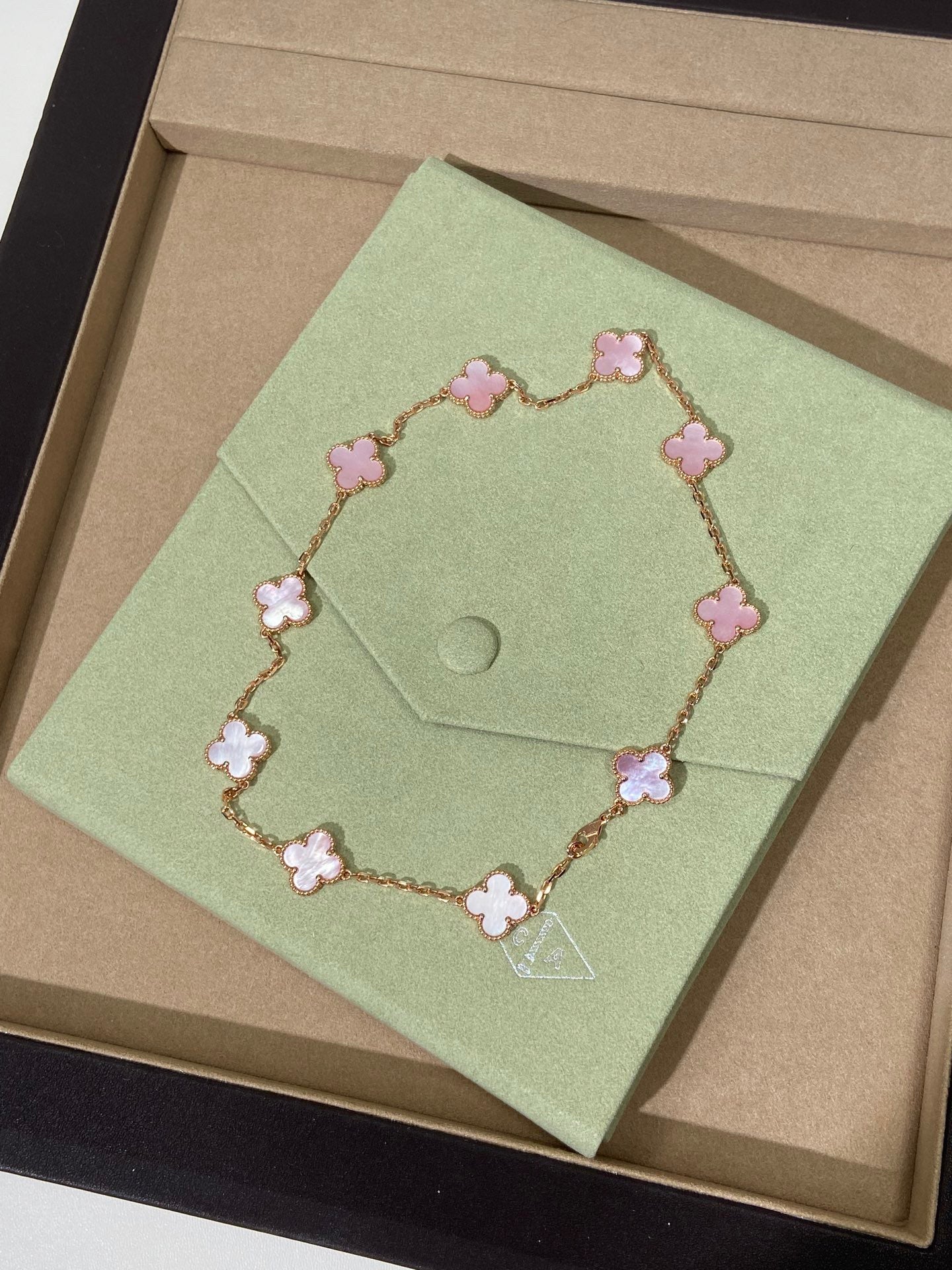 [Bijoux Regalia] COLLIER ROSE TRÈFLE 10 MOTIFS