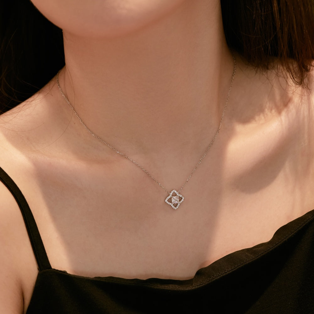 [Joyas Regalia] Exquisito collar de corte princesa con forma de flor