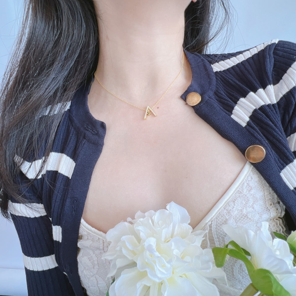 [Bijoux Regalia] Collier scintillant en forme de « A »