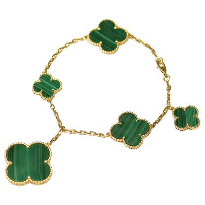 [Joyas Regalia]PULSERA DE ORO CON MALAQUITA Y TRÉBOL MÁGICO CON 5 MOTIVOS