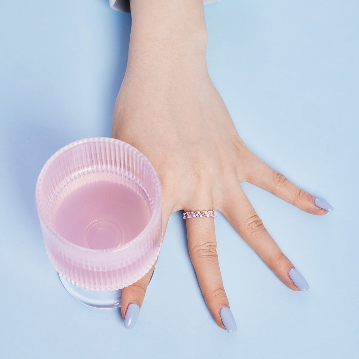 [Joyas Regalia] Anillo diario delicado con corte esmeralda vibrante