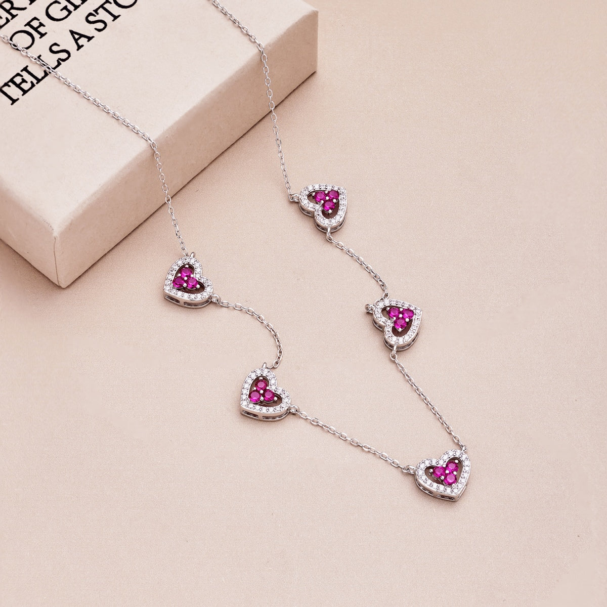 [Joyas Regalia]Collar de cinco corazones brillantes
