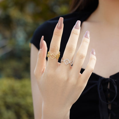 [Joyas Regalia] Anillo con diseño hueco de trébol de cuatro hojas en forma de flor