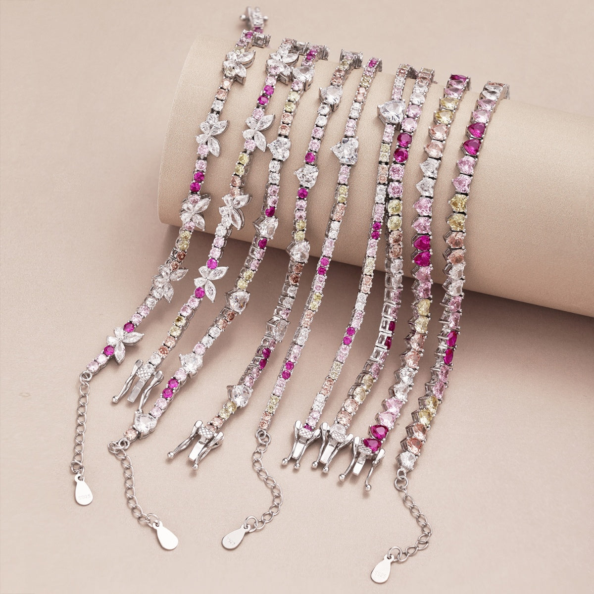 [Bijoux Regalia] Bracelet quotidien rond en forme de papillon coloré et orné