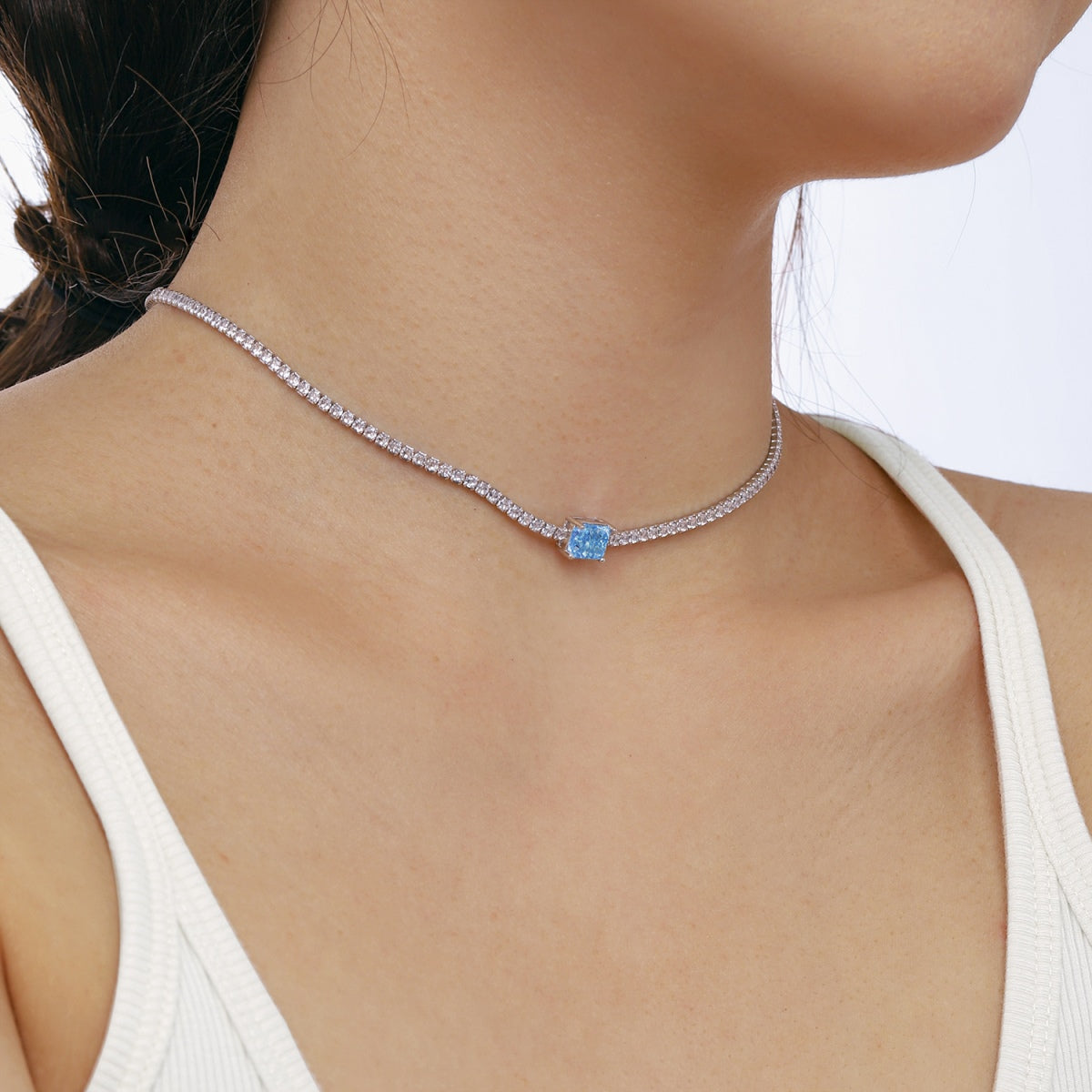 [Joyas Regalia] Collar de talla esmeralda ornamentada de 2,0 quilates