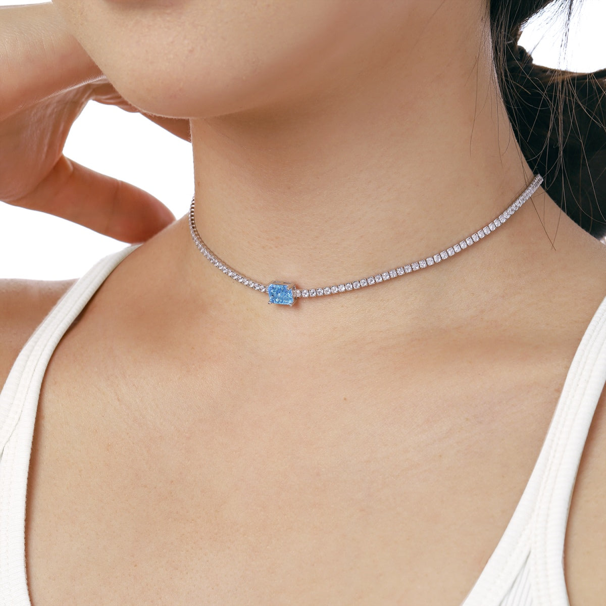 [Joyas Regalia] Collar de talla esmeralda ornamentada de 2,0 quilates