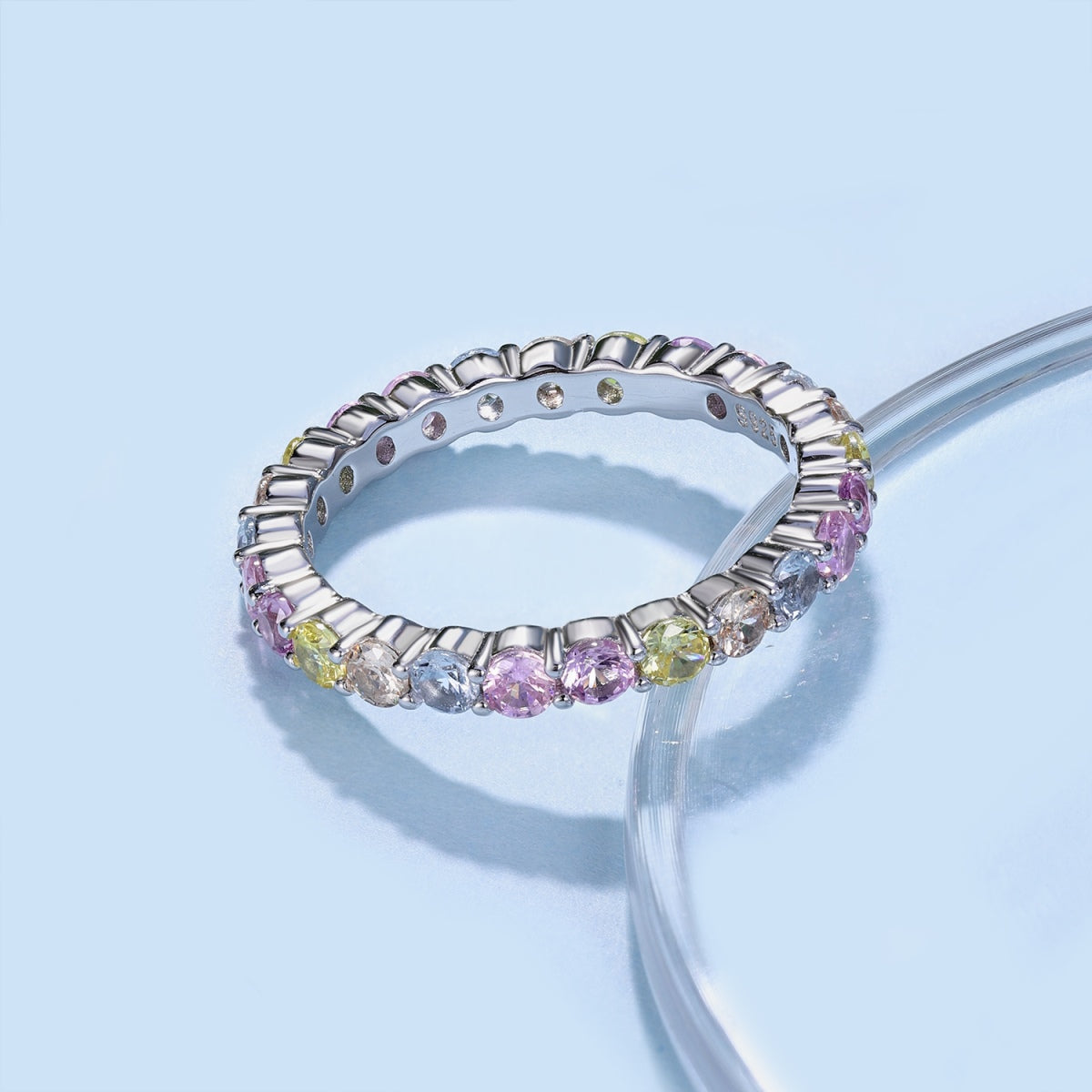 [Bijoux Regalia] Bague de fête éblouissante et resplendissante à coupe ronde