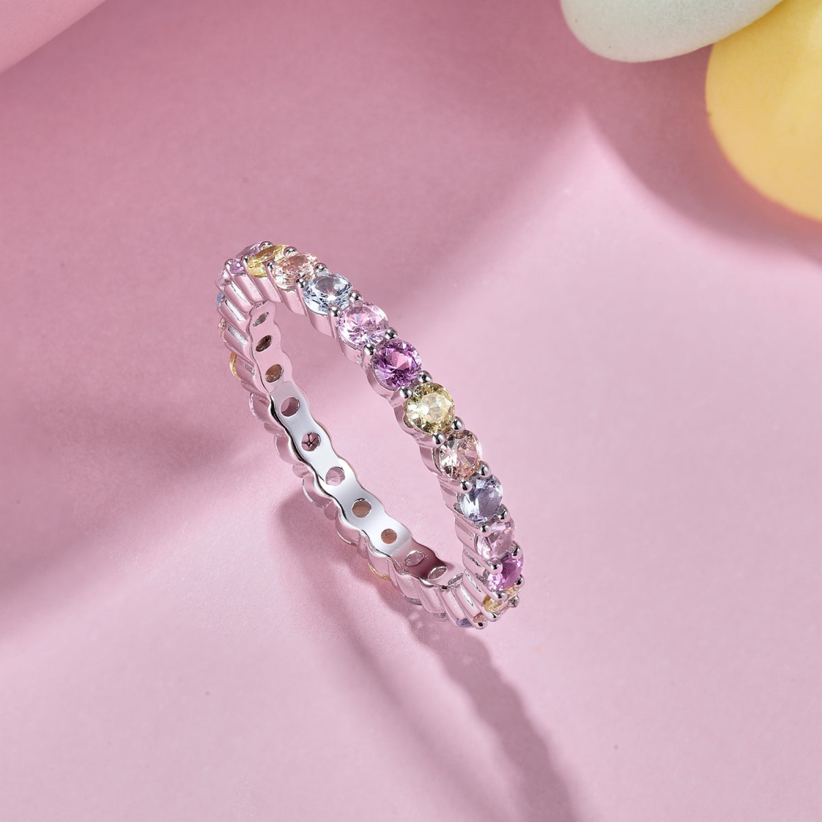 [Bijoux Regalia] Bague de fête éblouissante et resplendissante à coupe ronde
