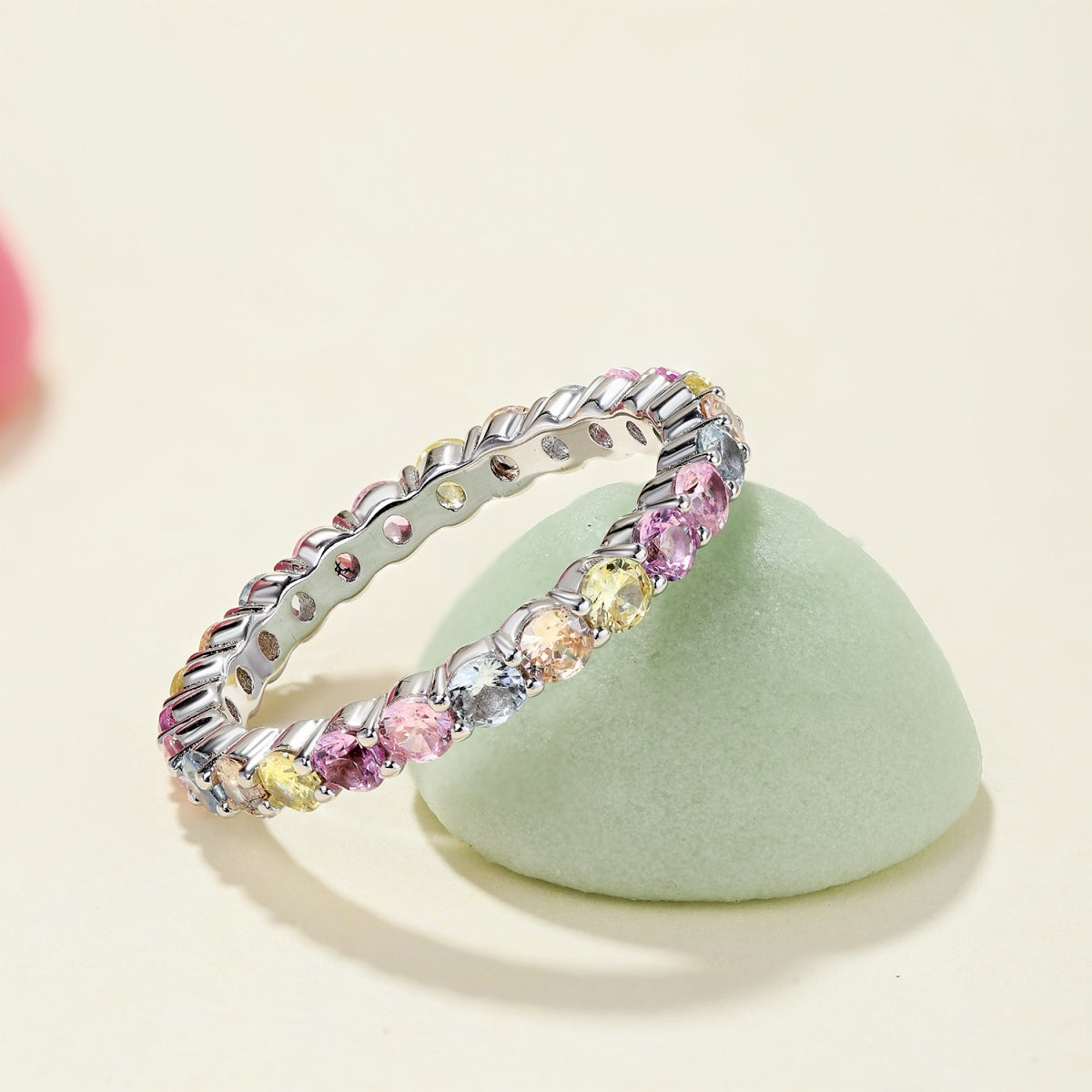 [Bijoux Regalia] Bague de fête éblouissante et resplendissante à coupe ronde