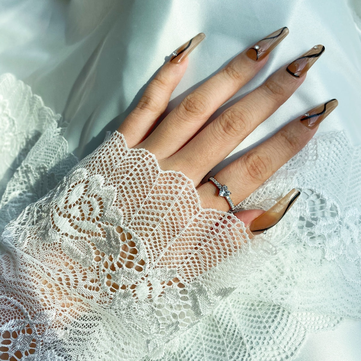 [Joyas Regalia] Anillo de eternidad con forma de corazón de 0,5 quilates