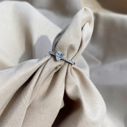 [Joyas Regalia] Anillo de eternidad con forma de corazón de 0,5 quilates