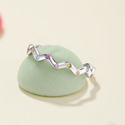 [Joyas Regalia] Anillo diario adornado con corte redondo vibrante