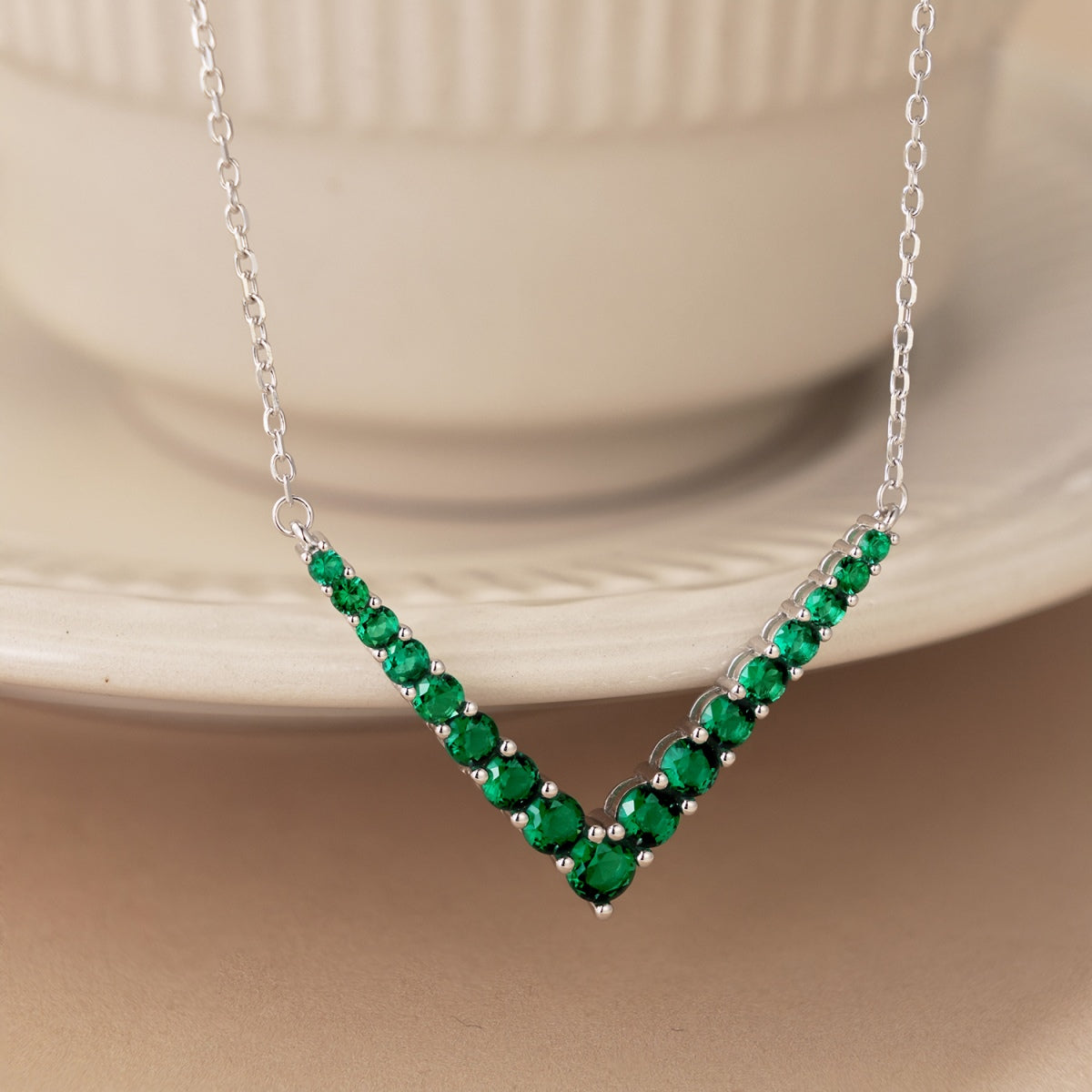 [Joyas Regalia]Collar adornado de corte redondo