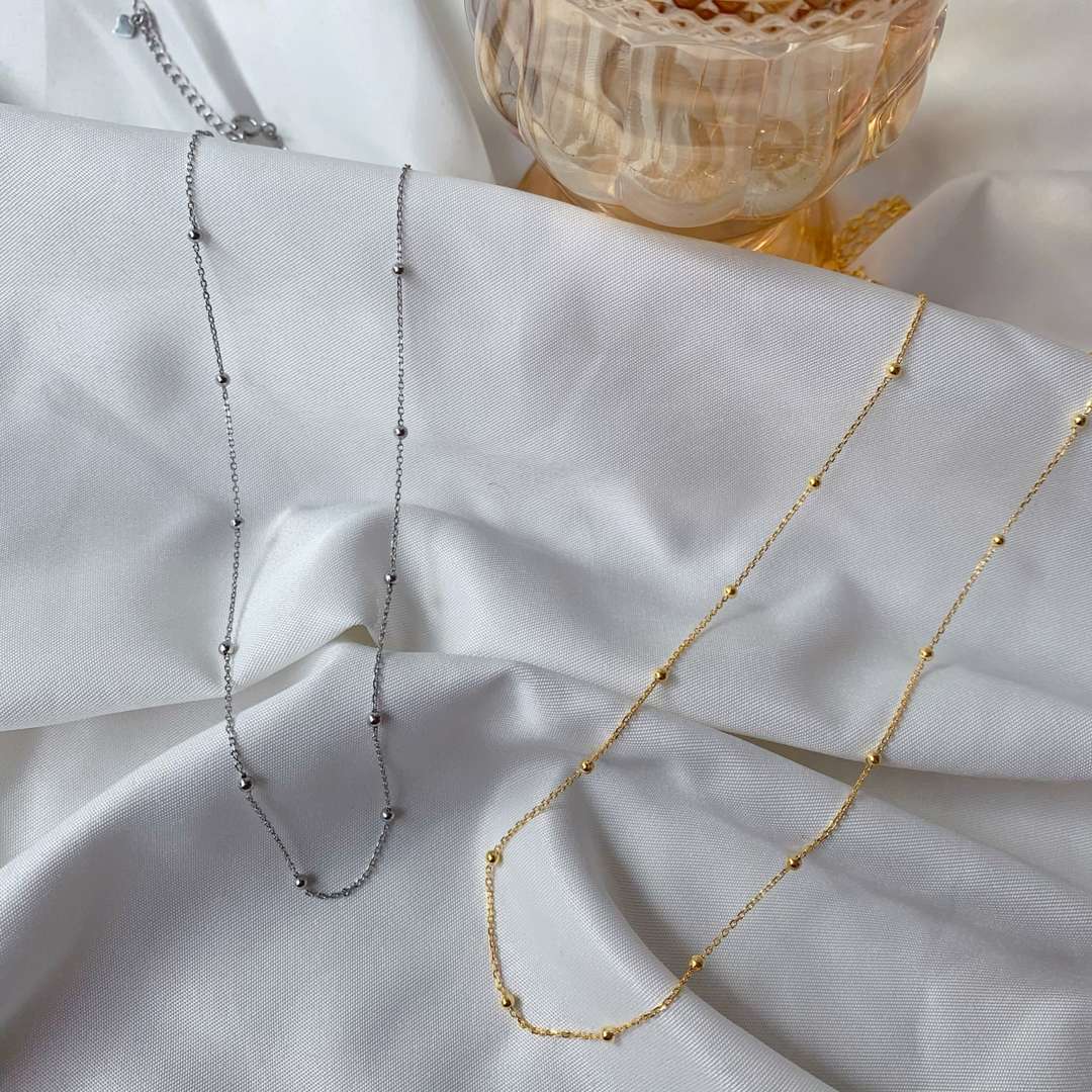 [Joyas Regalia] Collar sencillo con cadena de clavícula y cuentas pequeñas