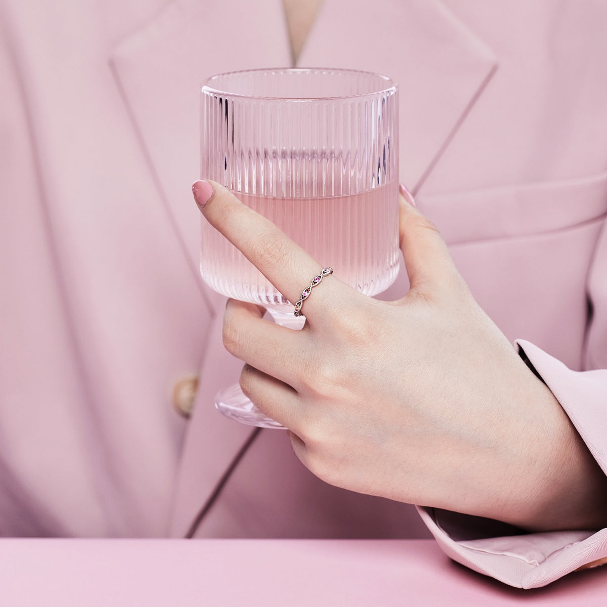 [Joyas Regalia] Anillo diario elegante y energético de corte redondo