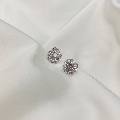 [Joyas Regalia] Elegantes pendientes con piedra central redonda y brillante