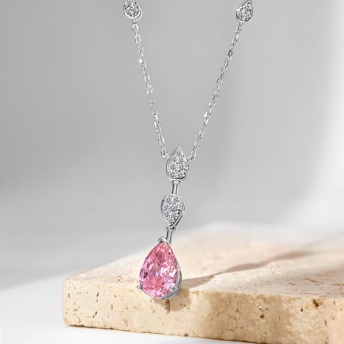 [Bijoux Regalia] Collier éblouissant taille poire