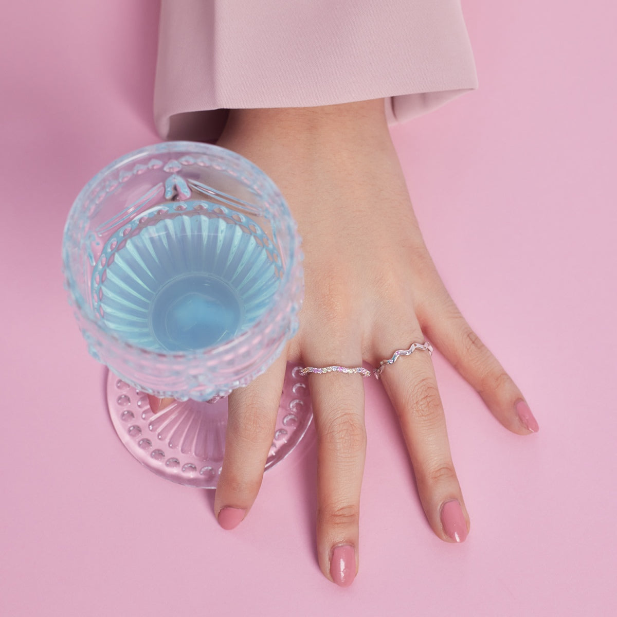 [Joyas Regalia] Anillo diario adornado con corte redondo vibrante