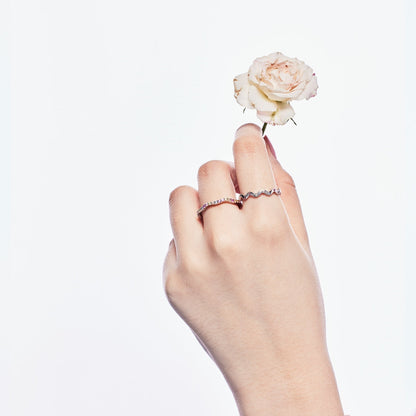 [Joyas Regalia] Anillo diario adornado con corte redondo vibrante