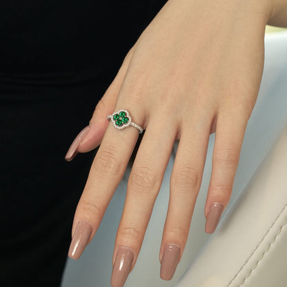 [Joyas Regalia] Anillo con diseño de flor de trébol de cuatro hojas