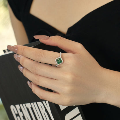 [Joyas Regalia] Anillo con diseño de flor de trébol de cuatro hojas