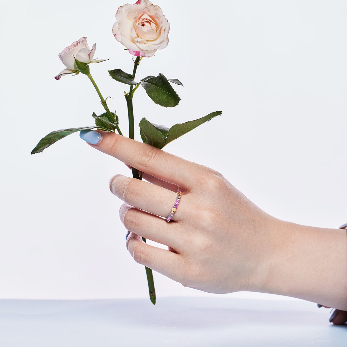 [Bijoux Regalia] Bague de fête éblouissante et resplendissante à coupe ronde