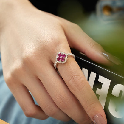 [Joyas Regalia] Anillo con diseño de flor de trébol de cuatro hojas