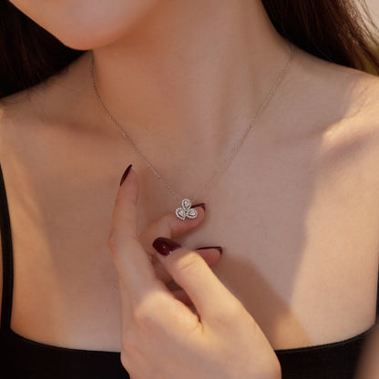 [Joyas Regalia] Elegante collar con corte de pera y forma de flor
