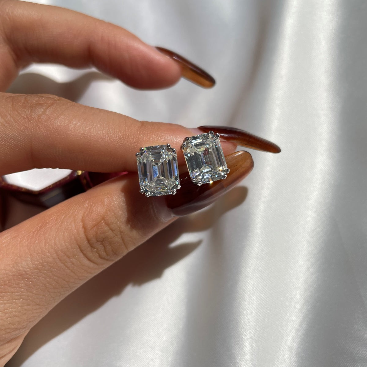 [Joyas Regalia] Pendientes de forma cuadrada deslumbrantes