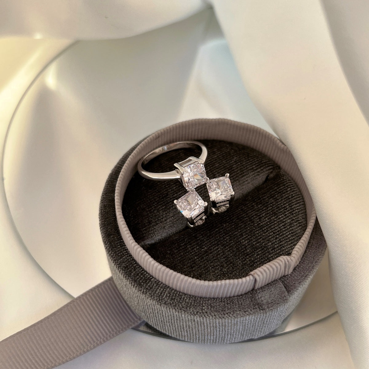 [Joyas Regalia] Pendientes de boda de corte princesa radiante de 1,0 quilates