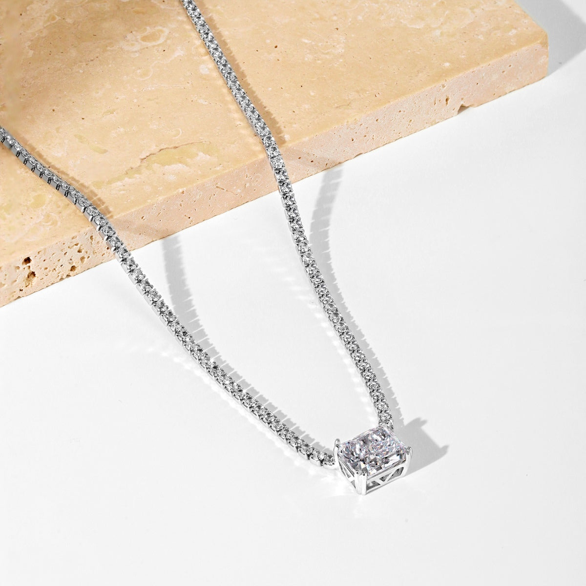 [Joyas Regalia] Elegante collar de corte radiante de 4,0 quilates