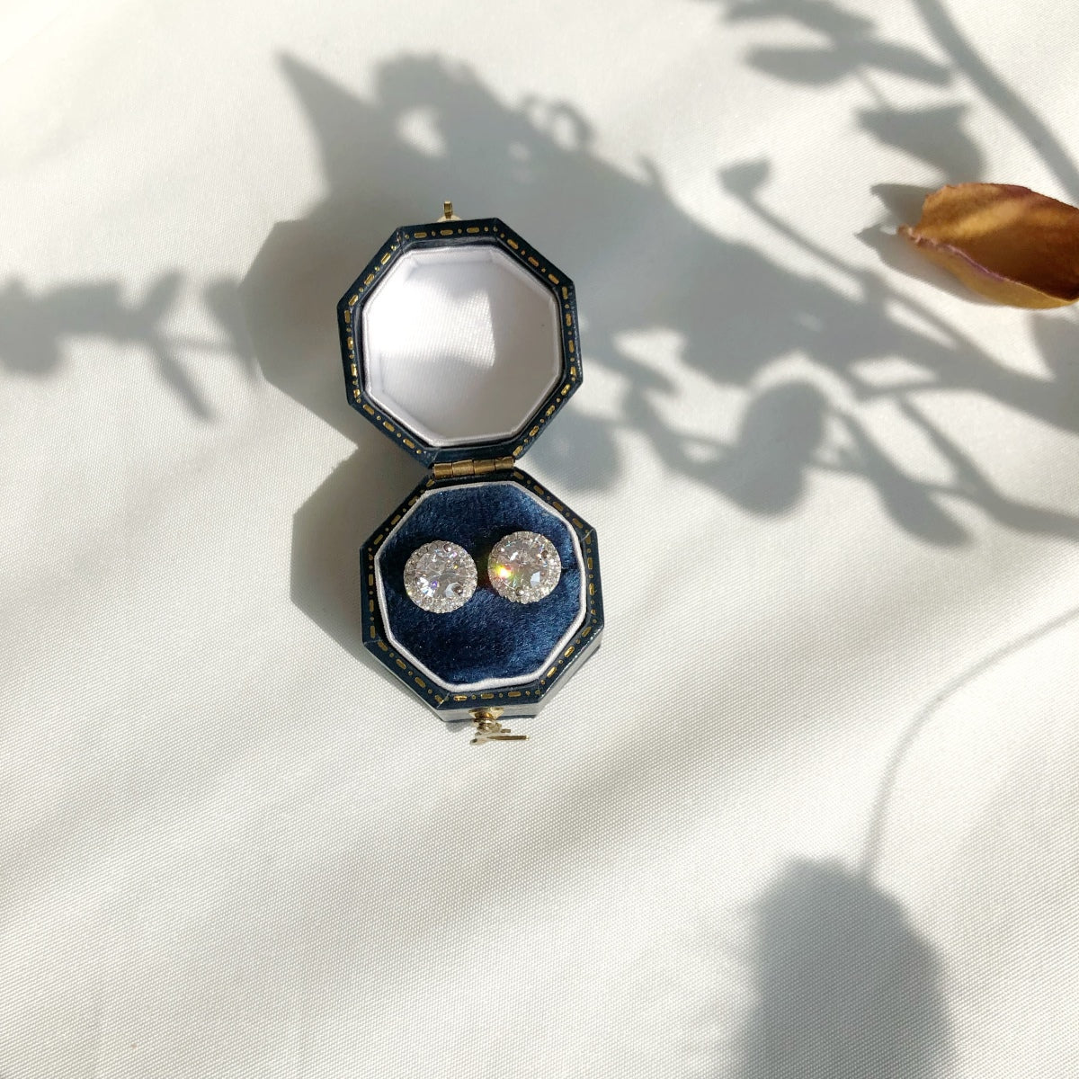[Joyas Regalia] Pendientes redondos de princesa clásica