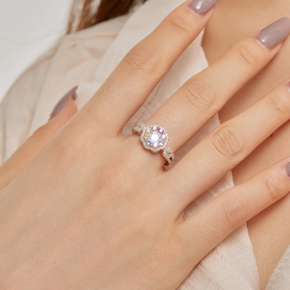 [Bijoux Regalia] Bague de mariage délicate et colorée en forme de fleur ronde coupée