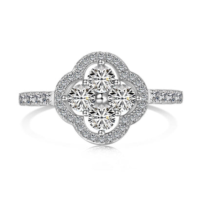 [Joyas Regalia] Anillo con diseño de flor de trébol de cuatro hojas