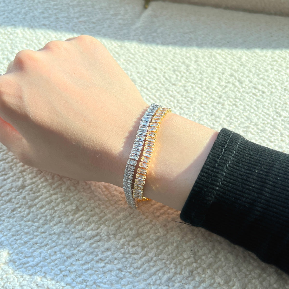 [Joyas Regalia] Exquisita pulsera diaria con corte esmeralda