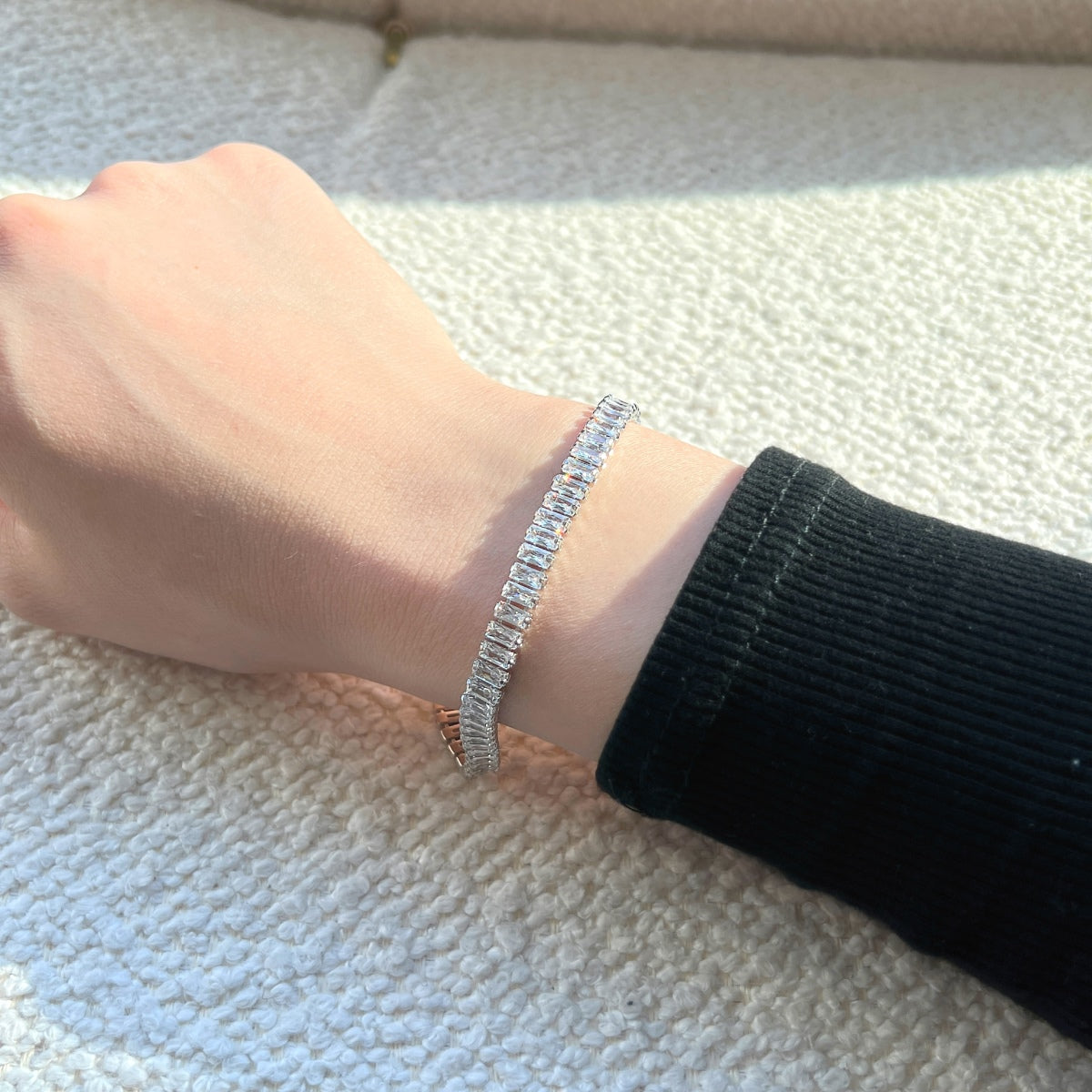 [Joyas Regalia] Exquisita pulsera diaria con corte esmeralda