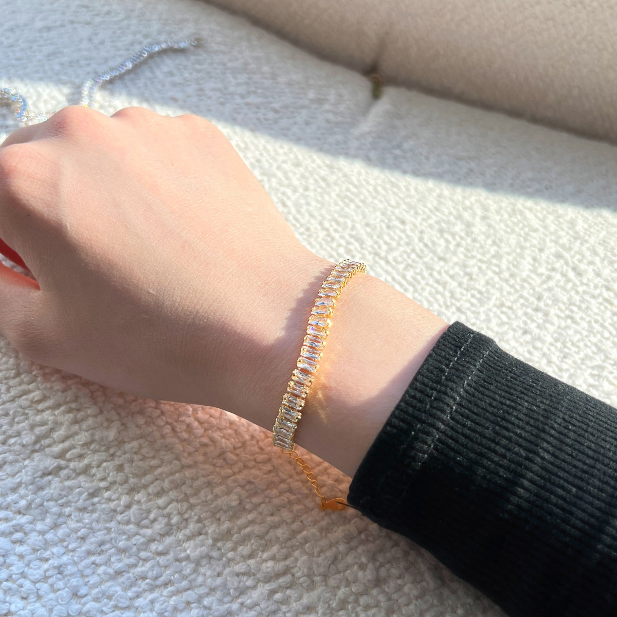 [Joyas Regalia] Exquisita pulsera diaria con corte esmeralda