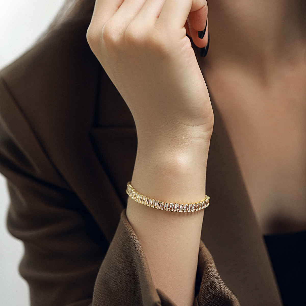 [Joyas Regalia] Exquisita pulsera diaria con corte esmeralda