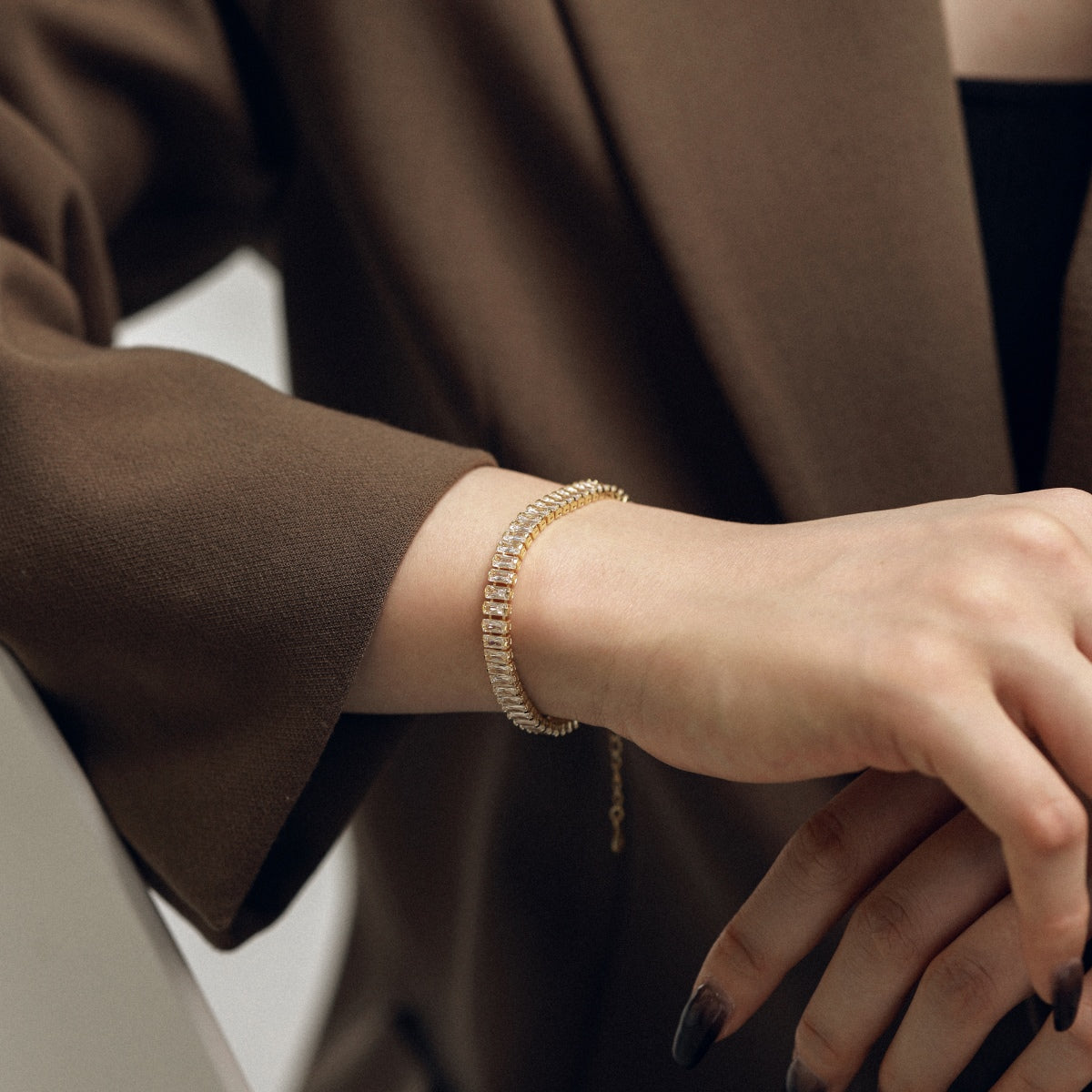[Joyas Regalia] Exquisita pulsera diaria con corte esmeralda