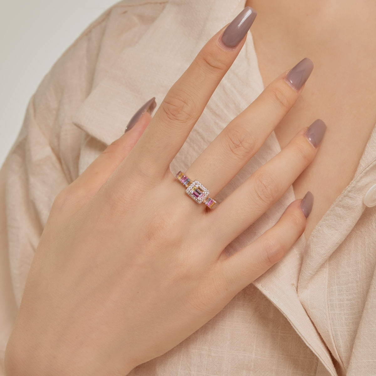 [Bijoux Regalia] Bague de fête exquise et colorée à coupe radiante