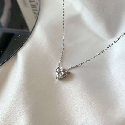 [Joyas Regalia] Collar con colgante de piedra principal en forma de corazón para clavícula